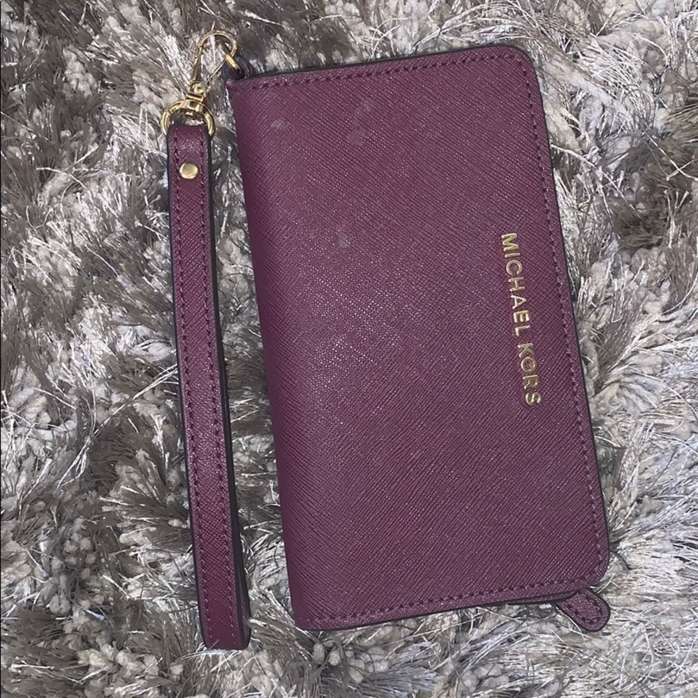 MICHAEL KORS Jet Set Zip Around Wristlet Burgundy